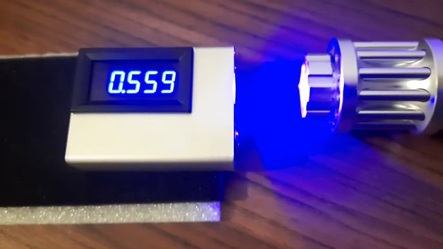 Blu-ray 405nm laser pointer 560mW смотреть онлайн