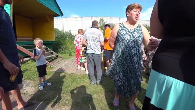 ВЛОГ Купание в одежде в бассейне! | Новая прическа Маши 5.08.2017 смотреть онлайн