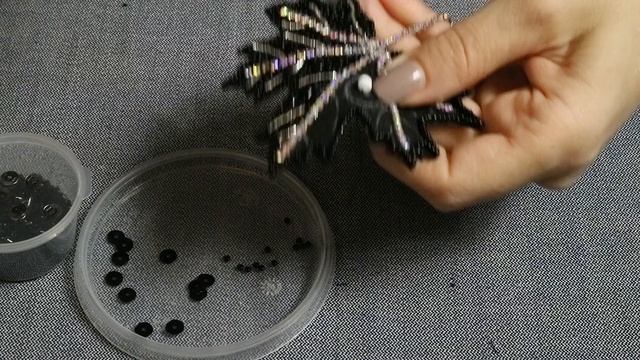 Брошь из бисера Кленовый лист | Как сделать брошку из бисера | Мастер-класс смотреть онлайн