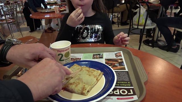 ЧЕЛОВЕК Передо Мной РЕШАЕТ Что Я Буду Есть 24 ЧАСА ЧЕЛЛЕНДЖ с Януля Лайк смотреть онлайн