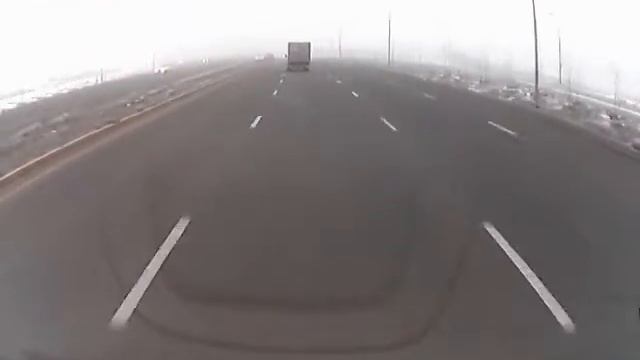 Алматы. Лексус маневрирует и пофиг на всех 20150114 0849