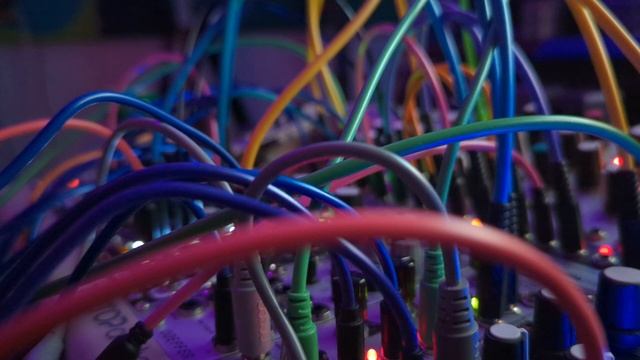 Trying to Find Myself on Modular Again смотреть онлайн