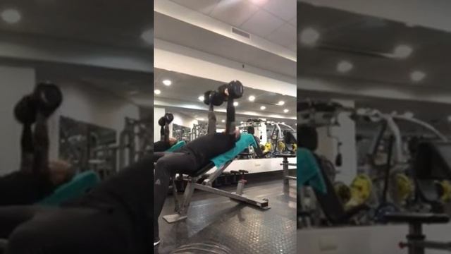 Д2 жим гантелей лёжа на наклонной смотреть онлайн