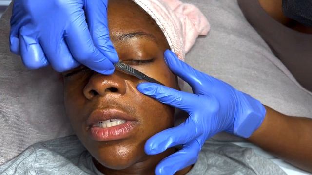 SUMMER READY SKIN & BROWS | DERMAPLANING + HENNA BROWS смотреть онлайн