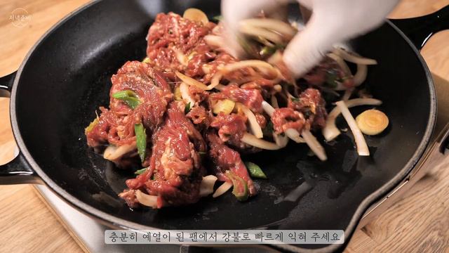 음식 취향이 너무 다른 가족 모두를 만족시키기 : 불고기 하나로 15분 만에 두 가지 요리 완성 смотреть онлайн