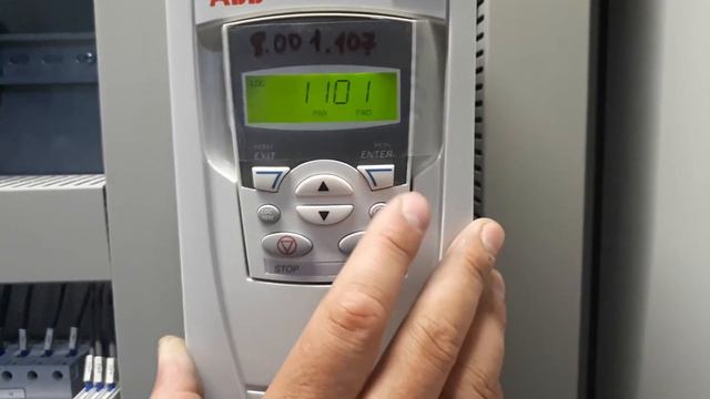 Частотник ABB ACS550 - реверс смотреть онлайн