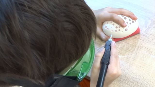 ПОДЕЛКИ НА ПАСХУ, РЕЗЬБА ПО ЯИЧНОЙ СКОРЛУПЕ смотреть онлайн