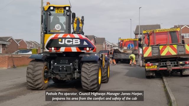 The #JCB Pothole Pro - Man VS Machine смотреть онлайн