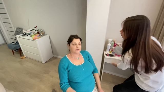 СДЕЛАЛА МАКИЯЖ СЕРЕЖИНОЙ МАМЕ смотреть онлайн