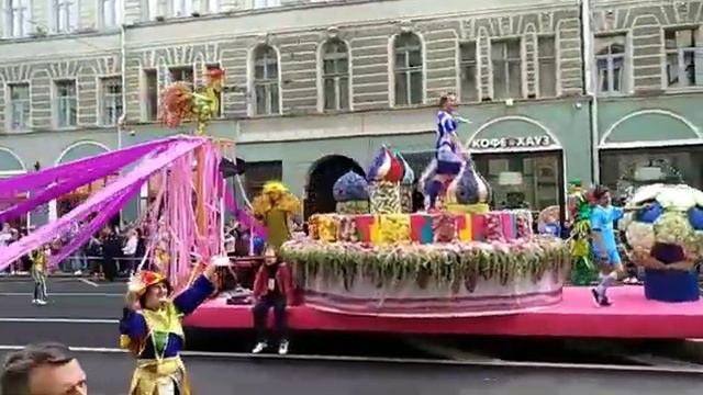 ФЕСТИВАЛЬ ЦВЕТОВ В ПЕТЕРБУРГЕ, 11 ИЮНЯ 2018 смотреть онлайн