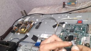 Телевизор LG не включается.