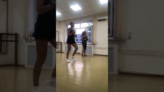 Тренировка с элементами Тай-Бо, Кардио и с легким весом! Восстановительная после отпуска на все тел смотреть онлайн