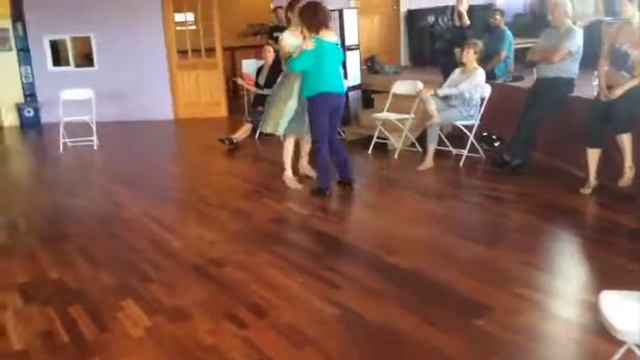 Susana Miller and K'ai Roberts Fu demonstrate a milonga смотреть онлайн