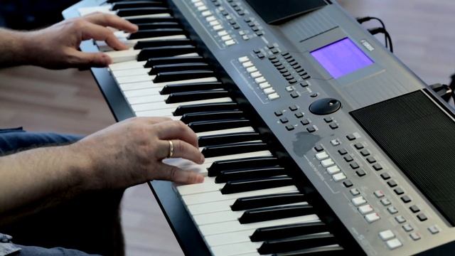 "Белые Розы", гр.Ласковый май; played Live on Yamaha PSR s670, performed by ImProVis смотреть онлайн