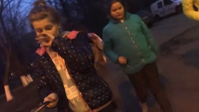 Меня провожают до дома .,и делать нечего . смотреть онлайн