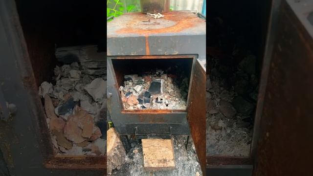 Буржуйка в теплице,топили углём.Урожай помидоров и огурцов впечатляет,заказывайте наши печи. смотреть онлайн