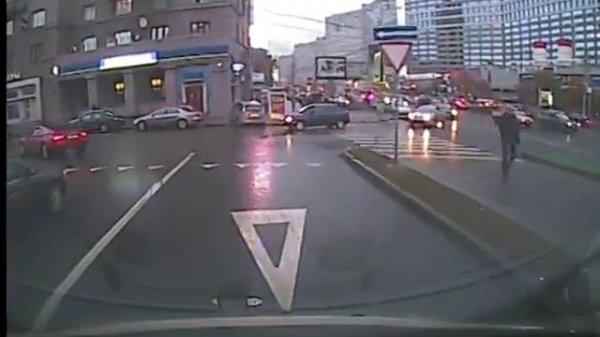 Видео с BestDVR 405 Mobile-SD (разрешение D1)