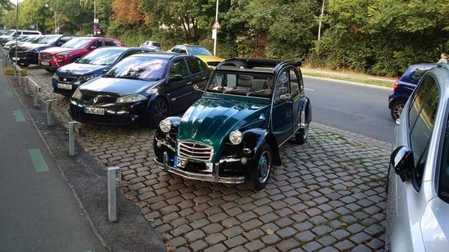 Historie Classic Car Citroen 2 CV, Citroen TPV auch als Ente oder Döschwo bekannter Oldtimer. смотреть онлайн