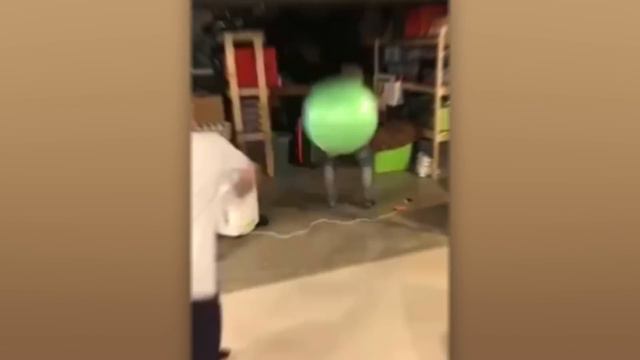 ОНА НЕ ЗНАЛА, ЧТО ЕЁ СНИМАЕТ КАМЕРА, И СДЕЛАЛА ЭТО смотреть онлайн