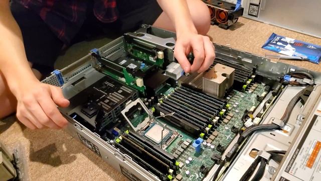 Building a 1000 Player Minecraft Server! смотреть онлайн