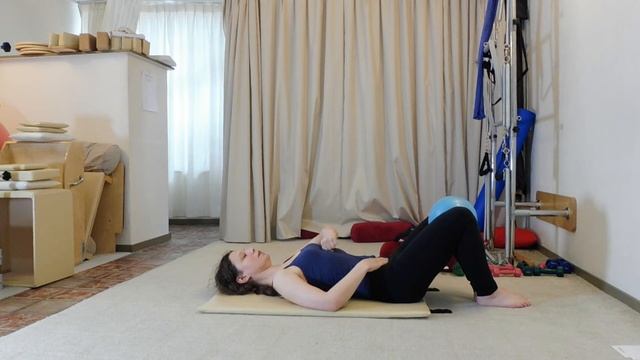 13.b: binnenkant bovenbenen: oefening van de dag. Pilates Vitamines смотреть онлайн