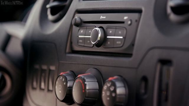 2018 Renault Master Z.E. electric van - Driving, Interior & Exterior смотреть онлайн