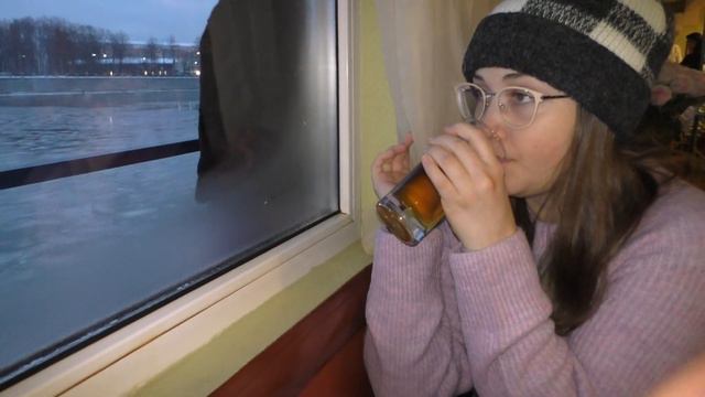 Весёлая прогулка на кораблике по Москве-реке.Сюжет 4 смотреть онлайн