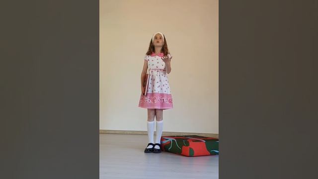 Алиса Крюкова читает стихотворение Владимира Высоцкого "Песня Алисы" смотреть онлайн
