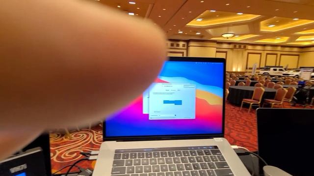 Power Point presenter view in down stage monitor on a Mac смотреть онлайн