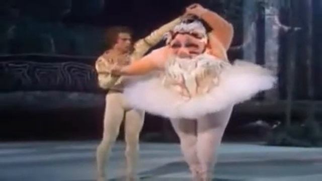 Рудолф Нуриев танцува с мис Пиги "Лебедово Езеро"(1978) в Кукленото Шоу (The Muppet Show) смотреть онлайн