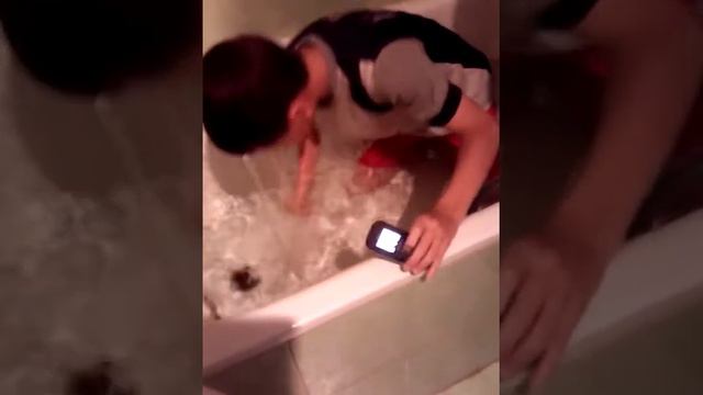 Я купаюсь в холодной воде смотреть онлайн