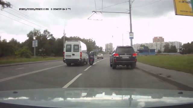 Скутер против Крузера / Scooter vs Land Cruiser смотреть онлайн