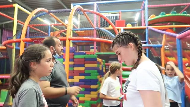 CACHE-CACHE POP IT AU ROYAL KID à Hauconcourt (Surprise pour toutes les filles à la fin ) смотреть онлайн