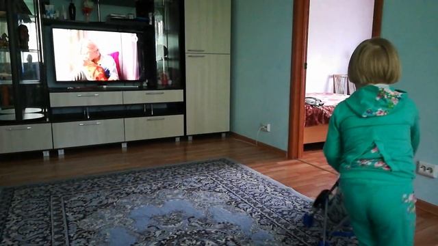 Укладываю кошку спать;) смотреть онлайн