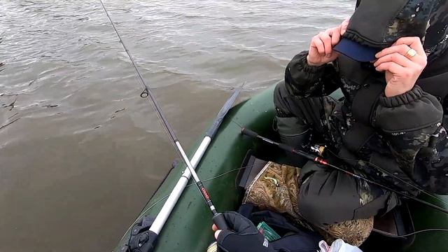 УЛОВИСТАЯ БЛЕСНА НА ОКУНЯ! ОКУНЬ НА ВЕРТУШКУ ЛЕТОМ! РЫБАЛКА НА СПИННИНГ смотреть онлайн