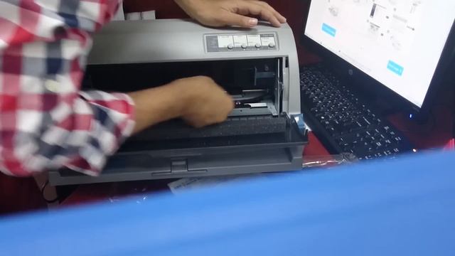 EPSON LQ 690 DOT MATRIX PRINTER : How to install the Ribbon? смотреть онлайн