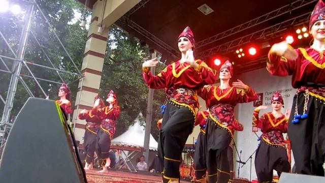 Рантак Индонезийский танец традиционных боевых искусств. Студия Kirana Nusantara Dance смотреть онлайн