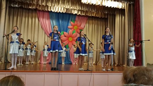 Вокальный ансамбль Улыбка средняя и старшая группы Самая лучшая мама смотреть онлайн