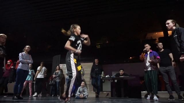 Hip-Hop Begginers Ася VS Степанова 1/4 смотреть онлайн