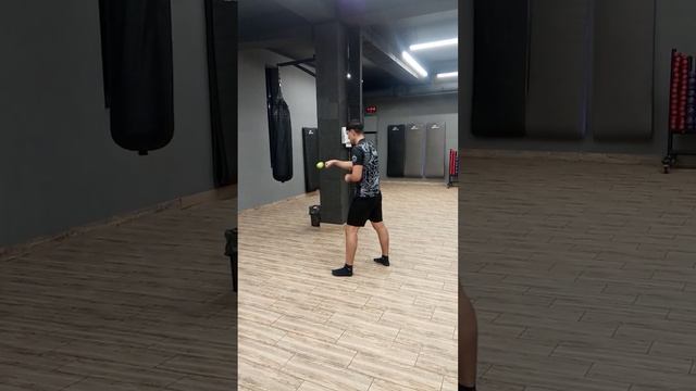 Работа с мячиком ( улучшает концентрацию , прорабатывает точность ударов и тренирует глазомер ) смотреть онлайн