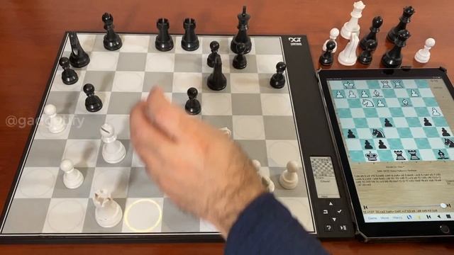DGT Centaur vs Hiarcs Chess Engine ♛ Gadgetify смотреть онлайн