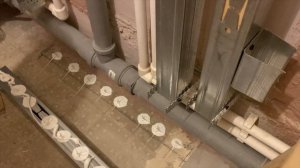 СМОНТИРОВАЛИ СТЕНУ В ВАННОЙ ИЗ ГИПСОКАРТОНА - Как делали каркас и какие инструменты использовали