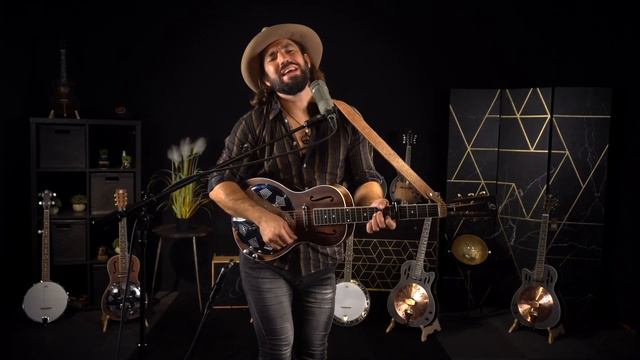 Daniel Kemish: "I love the short scale. It makes the guitar more responsive and has less overtones" смотреть онлайн