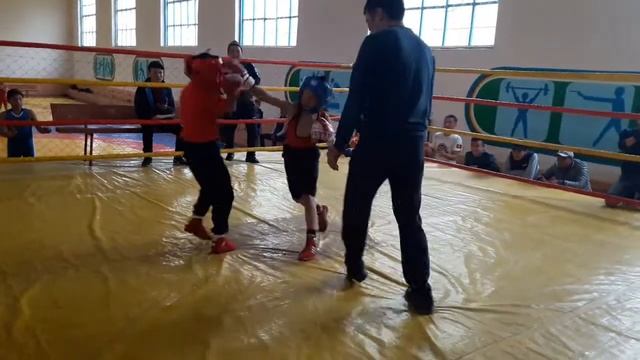 Мавлянов Борубай 1-место на первенстве Лейлекского района по Боксу в в/к до 30кг смотреть онлайн