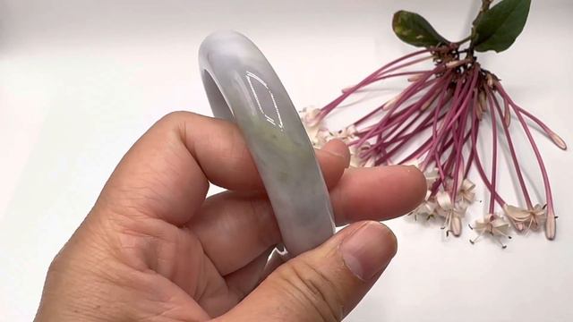 Grade A Vivid Apple Green and Light Lavender Translucent Jadeite Bangle 76.6mm смотреть онлайн