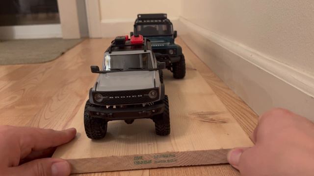 Axial SCX25 and Traxxas TRX4m side by side and weight comparison смотреть онлайн