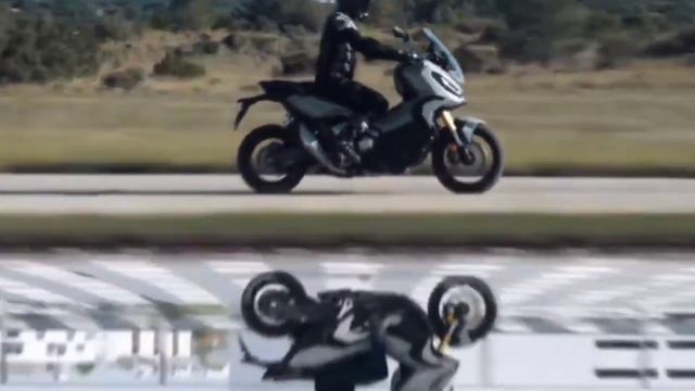 New Honda X-ADV 750 смотреть онлайн