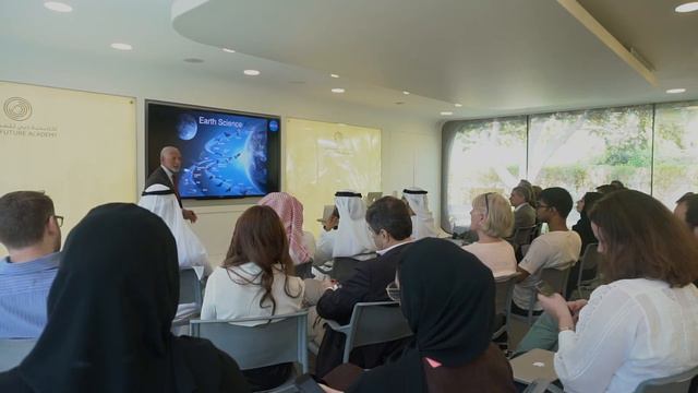 In Conversation With Charles Bolden - Dubai Future Academy's Pioneer Series 2018 смотреть онлайн