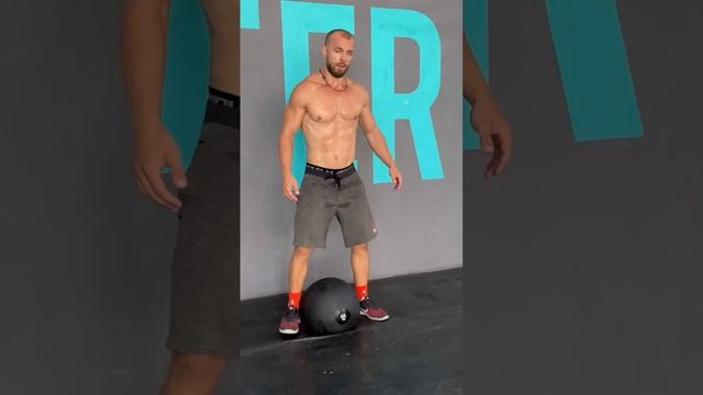 УДЕРЖАТЬ КОЛОБКА И БРОСИТЬ ПРОГИБОМ ? КАК РАБОТАТЬ С СЭНДБОЛОМ ?? смотреть онлайн