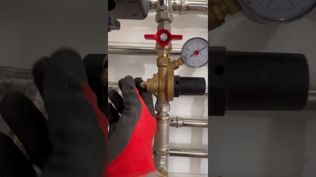 ? Подпитка системы отопления. Удобно и просто. #отопление #котельная #манометр смотреть онлайн